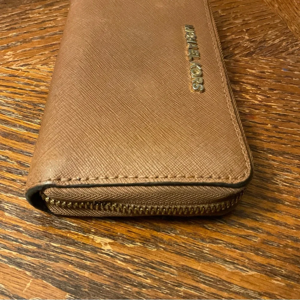 Michael Kors Brown Gold Zipper Wallet!